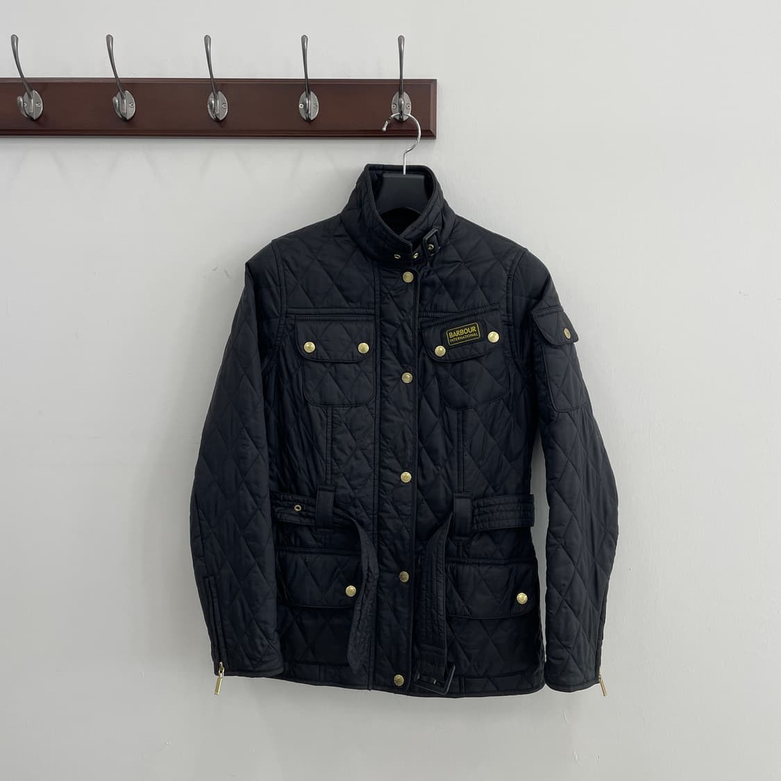 W 바버 퀼팅 인터네셔널 자켓 블랙 벨트 여성 상품이미지2