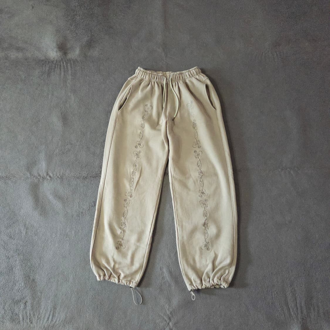 setupexe 셋업엑스이 로즈바인스 스웻 조거 팬츠 베이지 상품이미지2