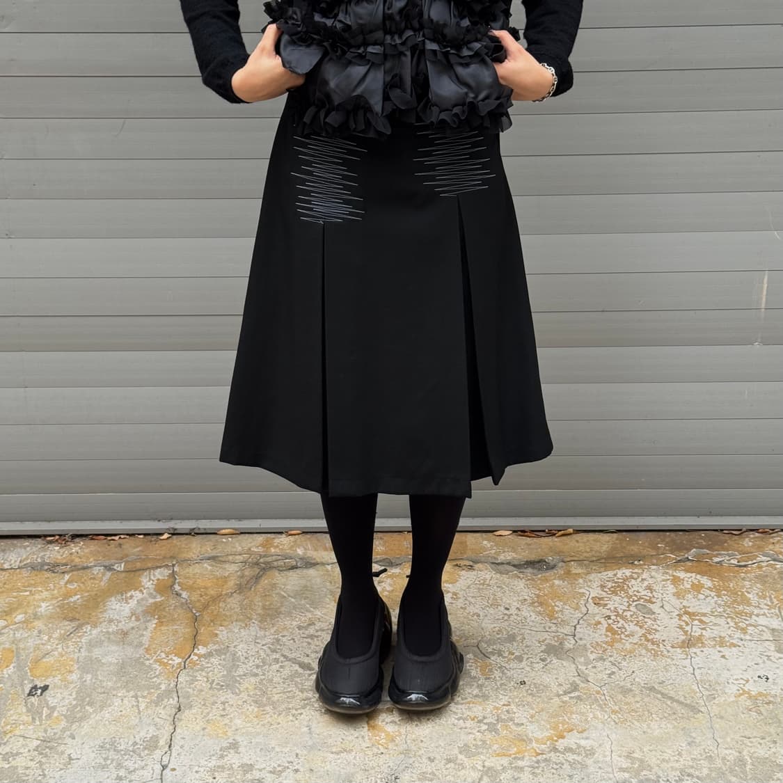 Stitch Pleated Black Skirt 상품이미지9