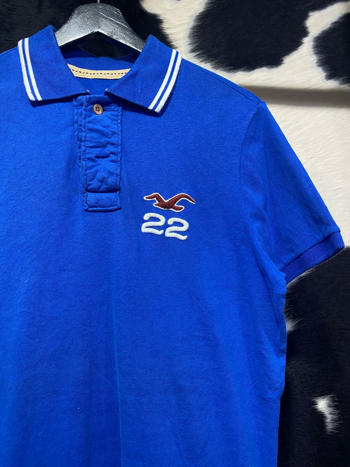 Hollister 22 로고 자수 디테일 반팔 티셔츠 상품이미지3