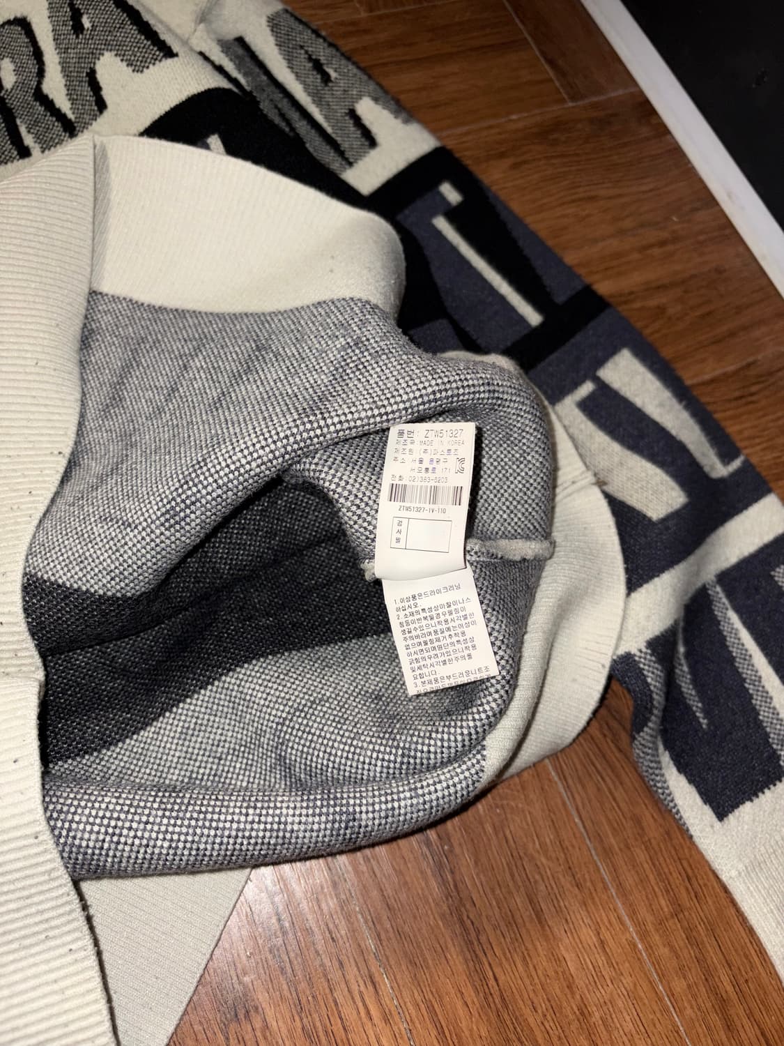 지오송지오 스펠아웃 배색 니트 상품이미지9