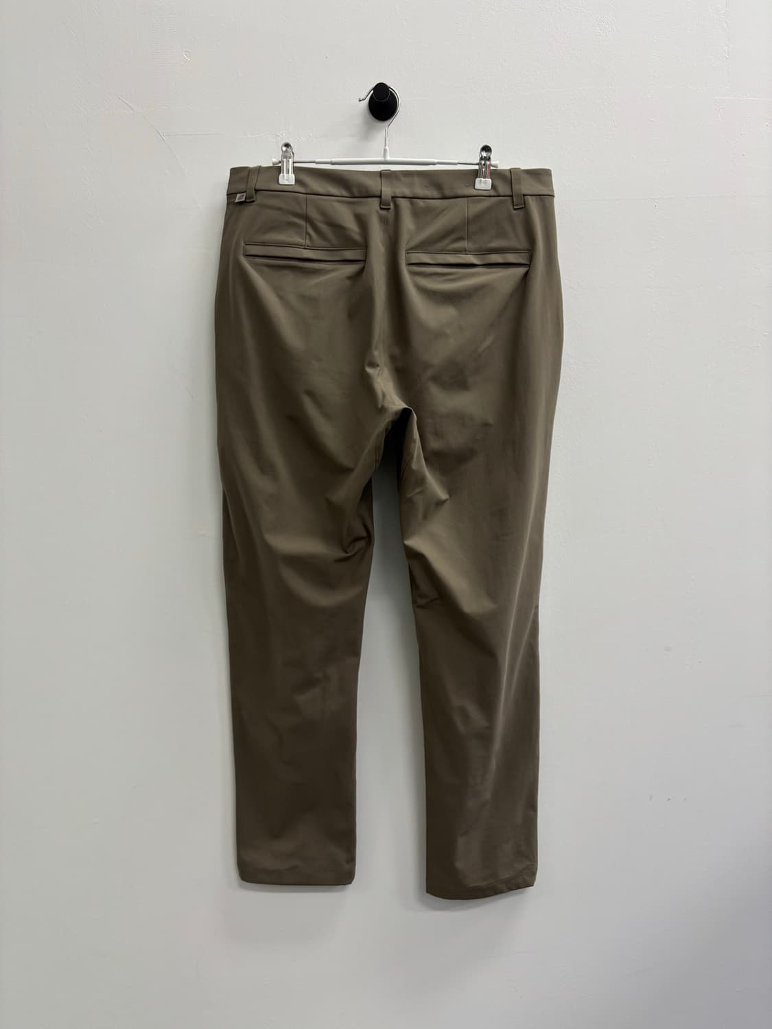 룰루레몬(lululemon) 남성용 커미션 팬츠 클래식 핏 상품이미지2