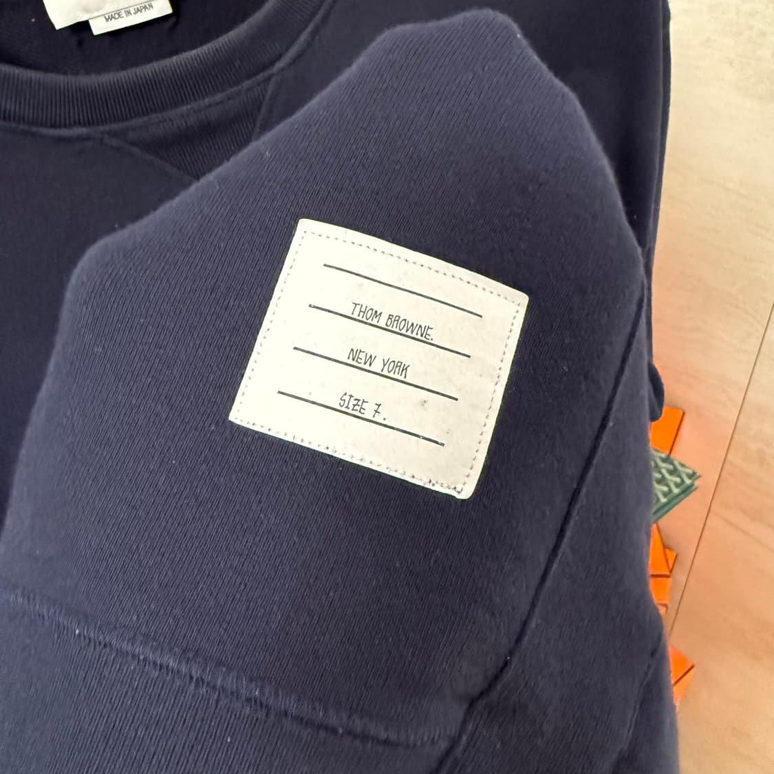 [7사이즈]톰브라운 사선 완장 네이비 맨투맨 상품이미지3