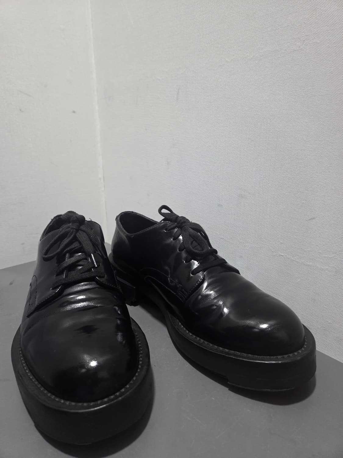 "청키한 실루엣의 정점, 마르니(MARNI)의 위트를 발끝에서 경험하십시 상품이미지3