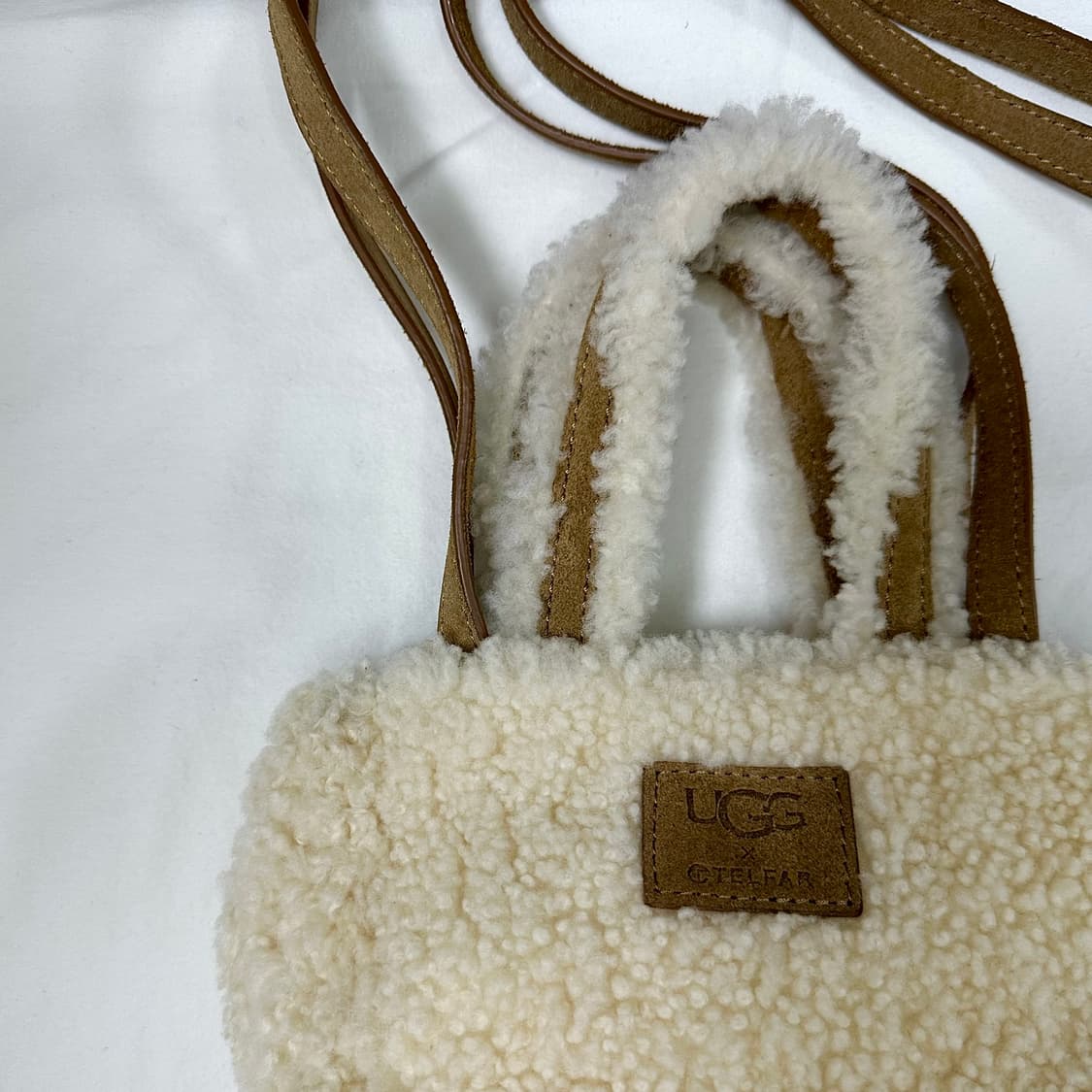 텔파 X 어그 리버스 스몰 백 상품이미지5