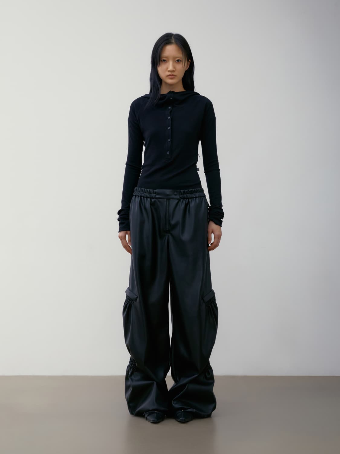 로우클래식 SHIRRING VOLUME LEATHER PANTS 팬츠 상품이미지1