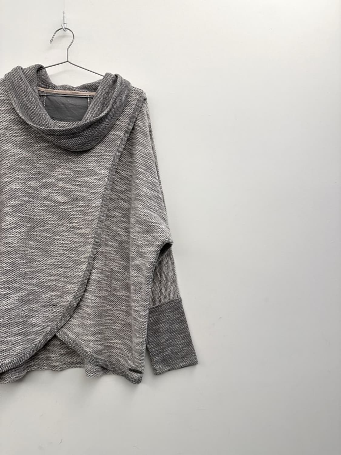 CALVIN KLEIN side slit cape top / grey 상품이미지4