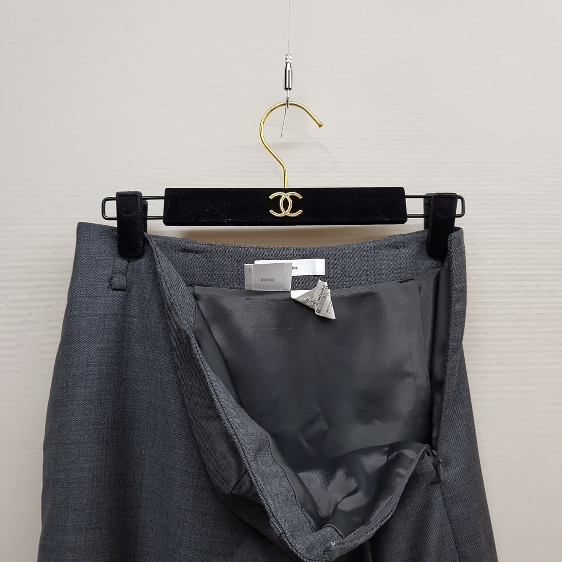 구호 2024 플리츠 포인트 울 스커트 64-94사이즈 상품이미지2