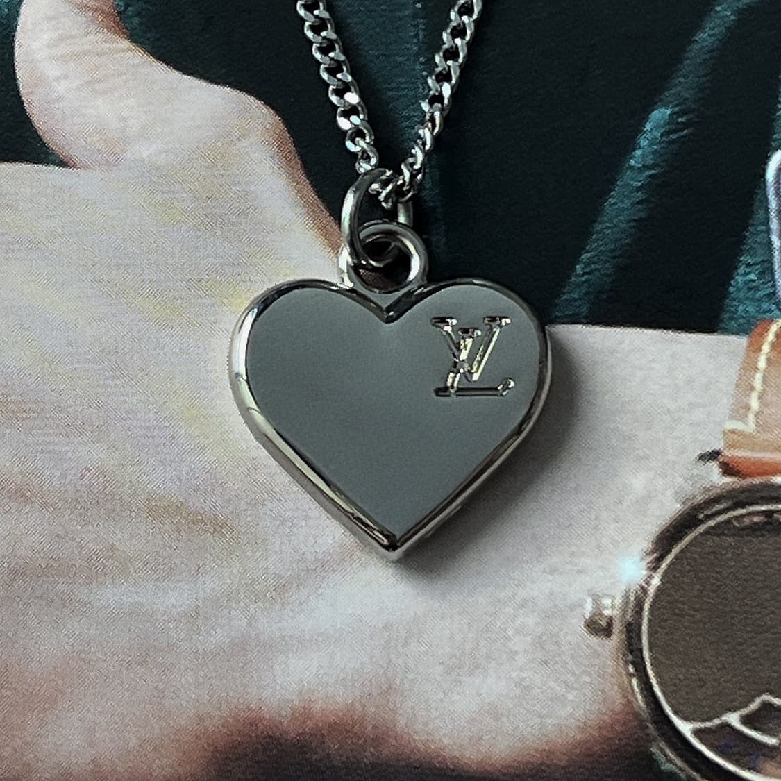 루이비통 LV 실버 하트 목걸이 상품이미지3