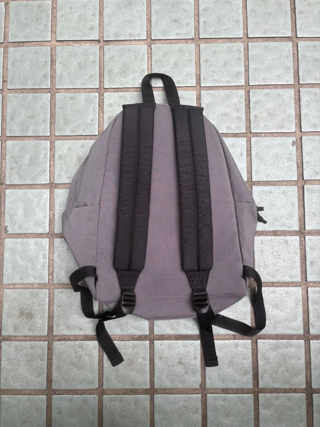 이스트팩 백팩 그레이 상품이미지2