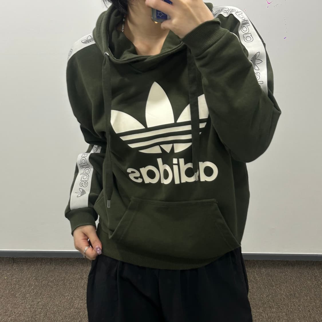 Adidas 아디다스 빅 파이어로고 사이드 포인트 카키 후드티  상품이미지2