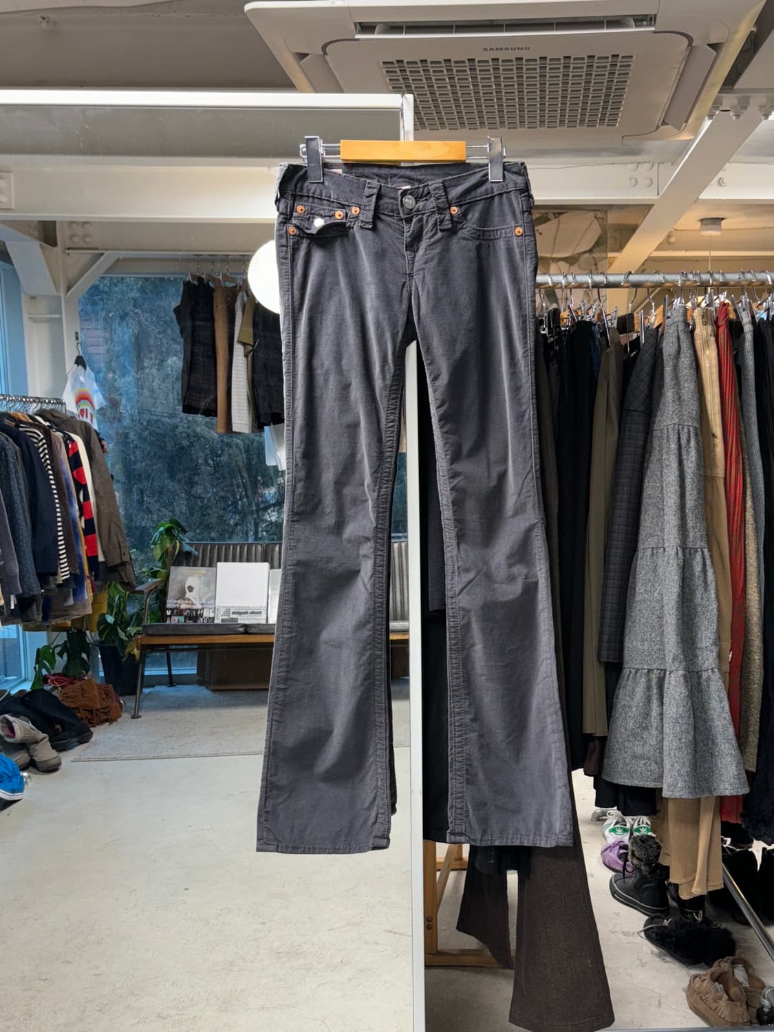 트루릴리전 코듀로이 부츠컷 팬츠 상품이미지1