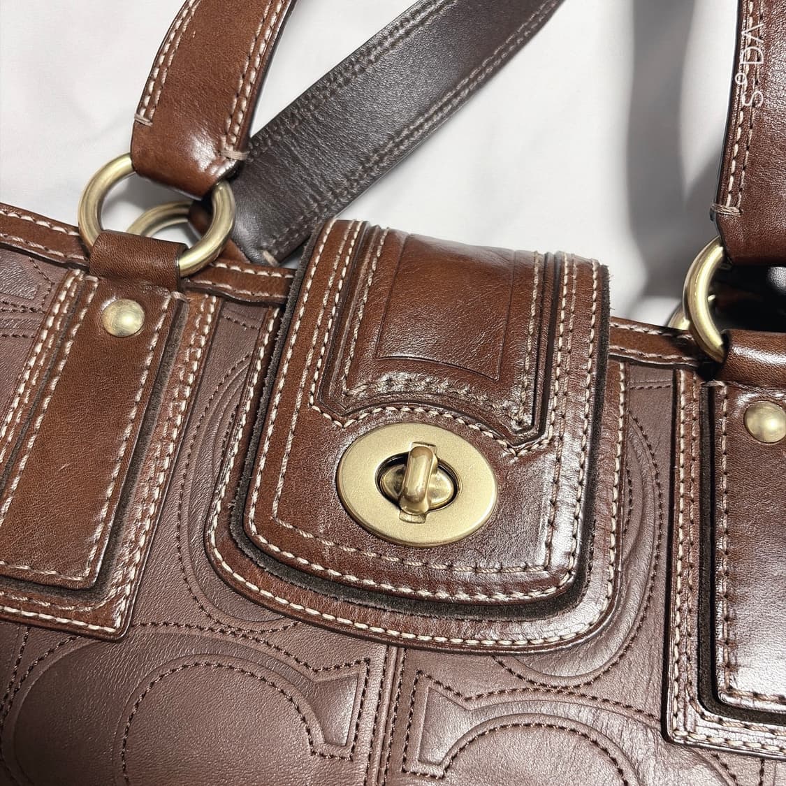 코치 시그니처 턴락 브라운 숄더백 상품이미지5