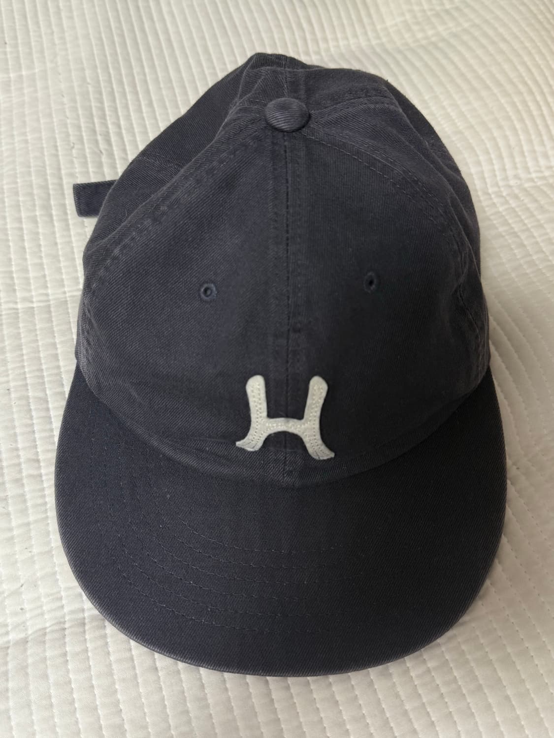 헬로선라이즈 6패널 캡 h로고 차콜  상품이미지1