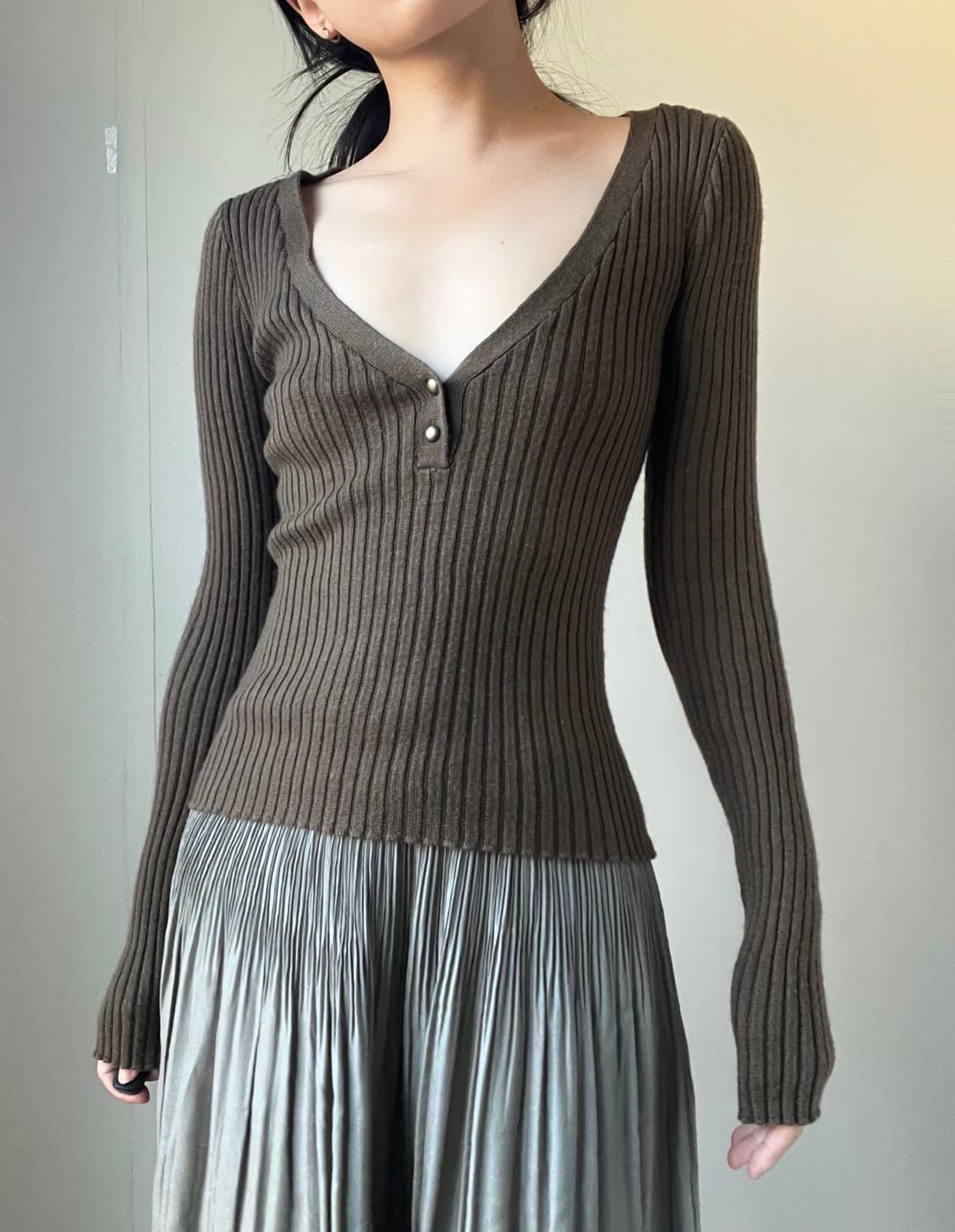 Khaki brown v-neck knit 상품이미지3