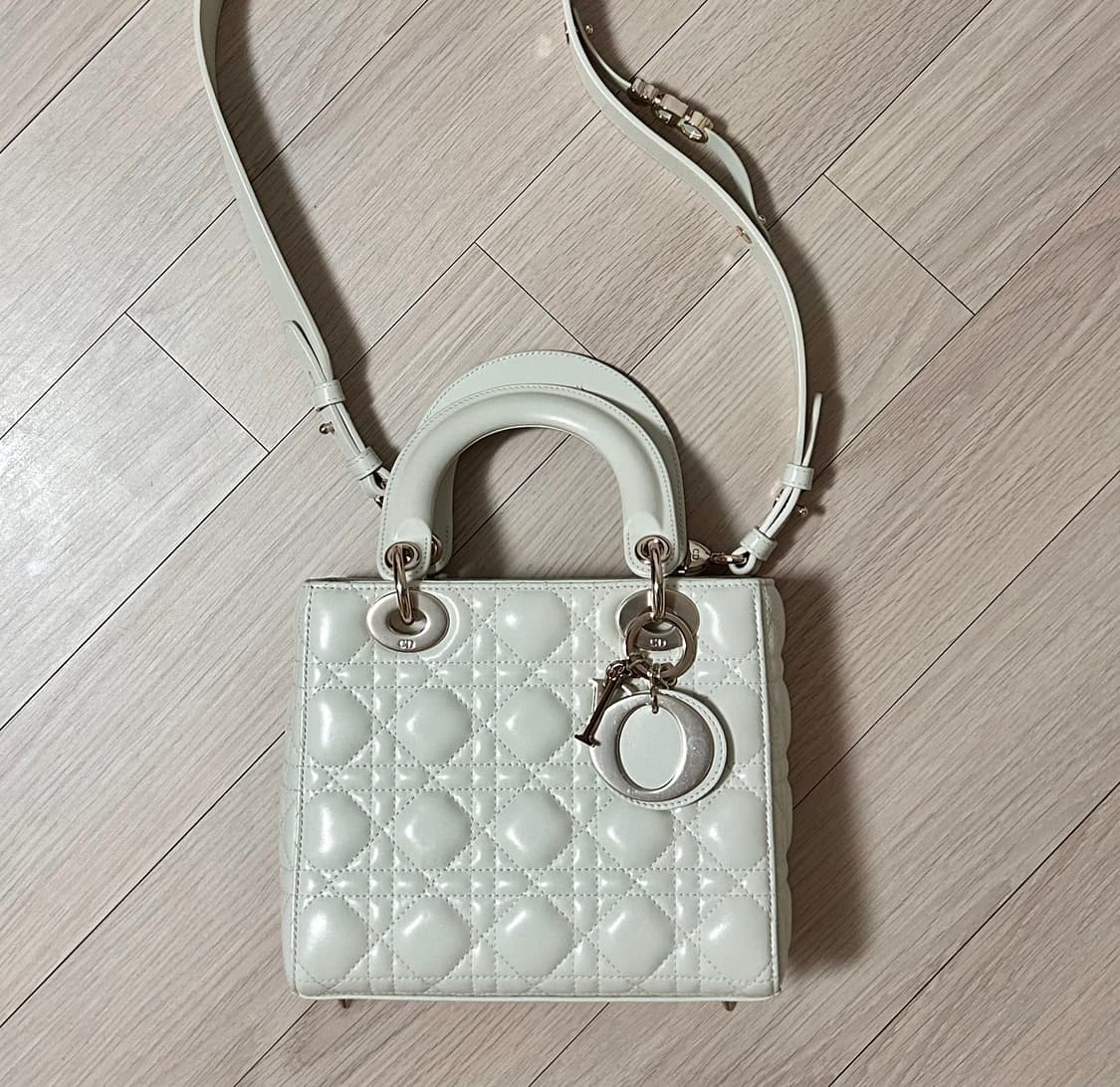 디올 레이디백 화이트 스몰 레플리카 상품이미지1