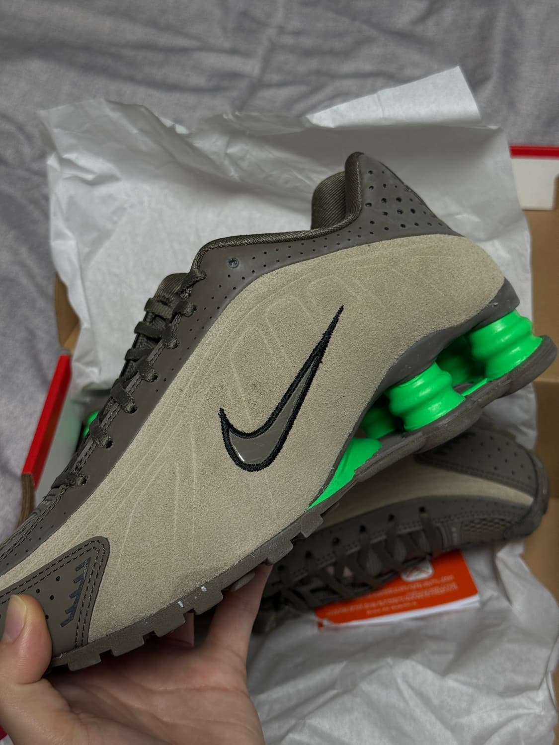 나이키 샥스 R4 W 올리브 카키 그린 쇼크 230 상품이미지2