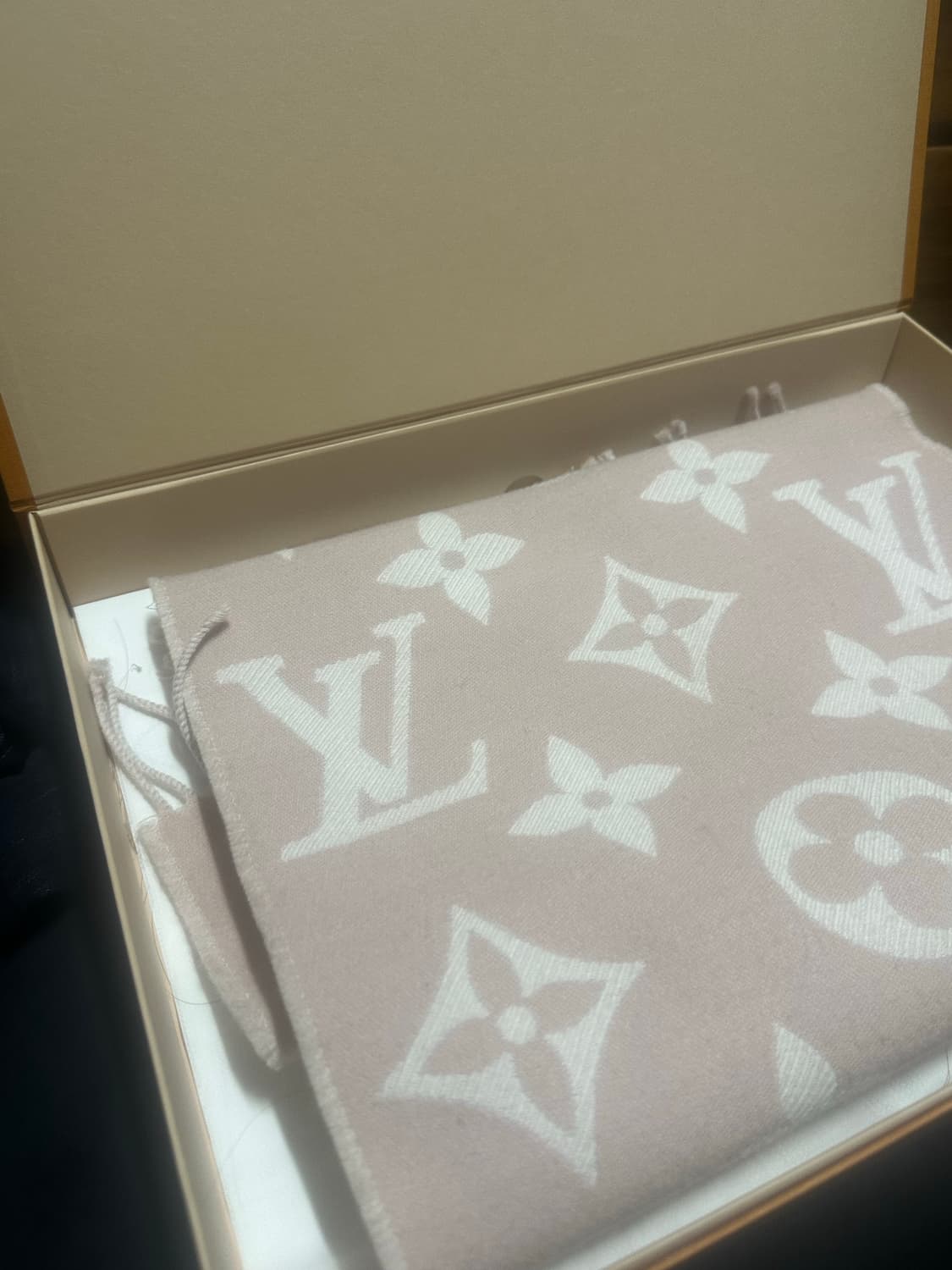 루이비통 공홈구매 머플러 목도리 스카프 판매합니다  상품이미지1