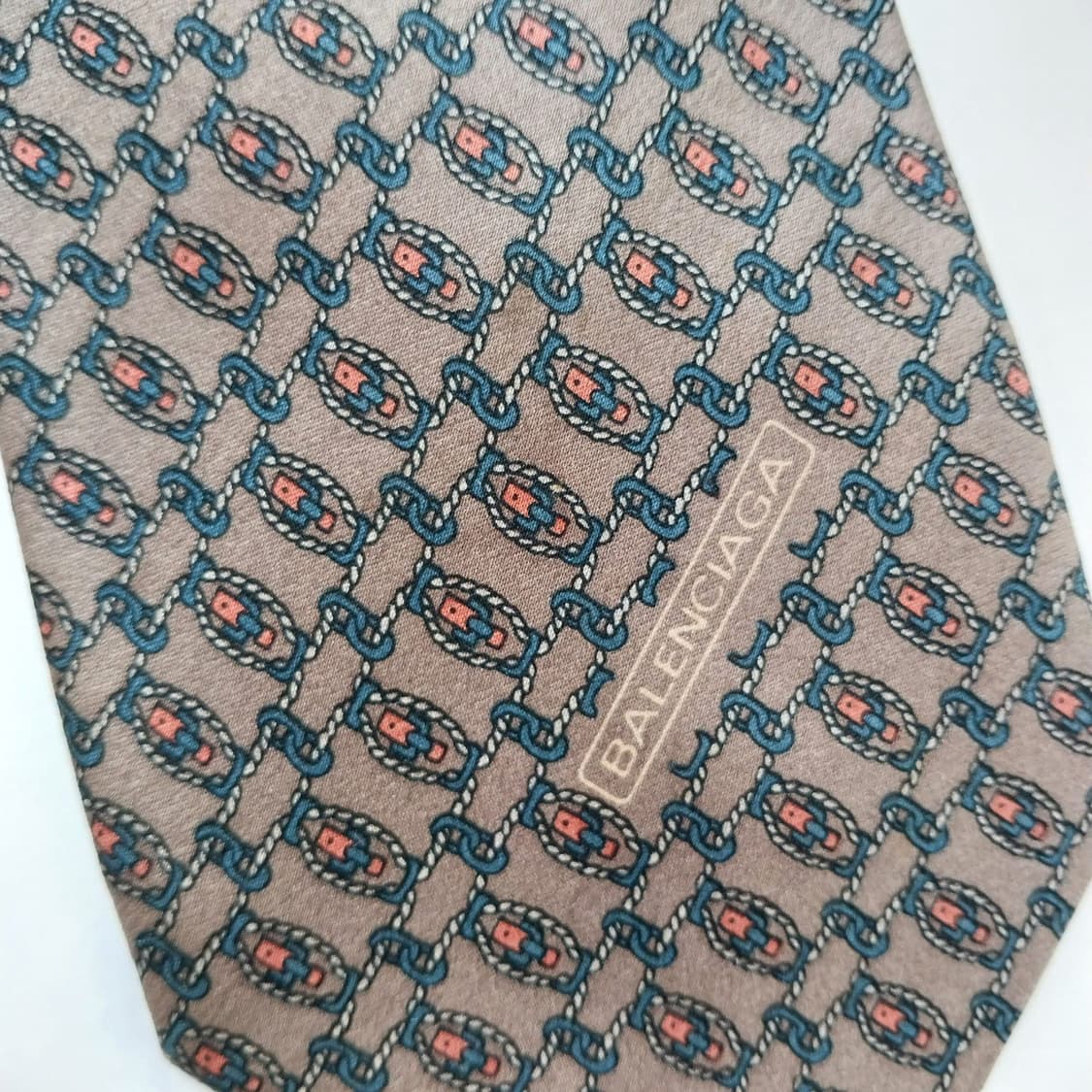 발렌시아가 실크 브라운 패턴 넥타이 7.9cm A등급 K2605
 상품이미지7