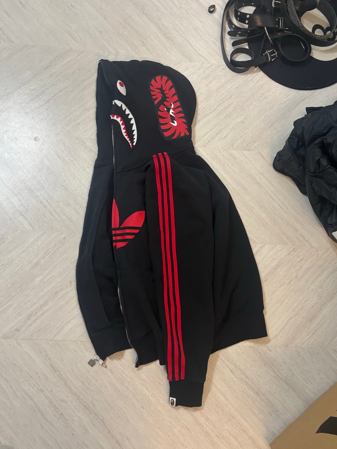 베이프 아디다스 샤크 후드집업 상품이미지1