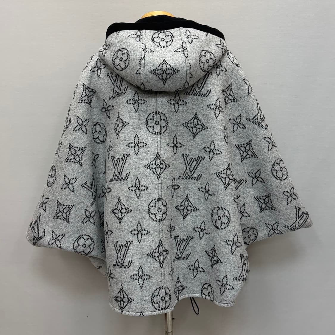 루이비통 리버서블 후디드 케이프  상품이미지2