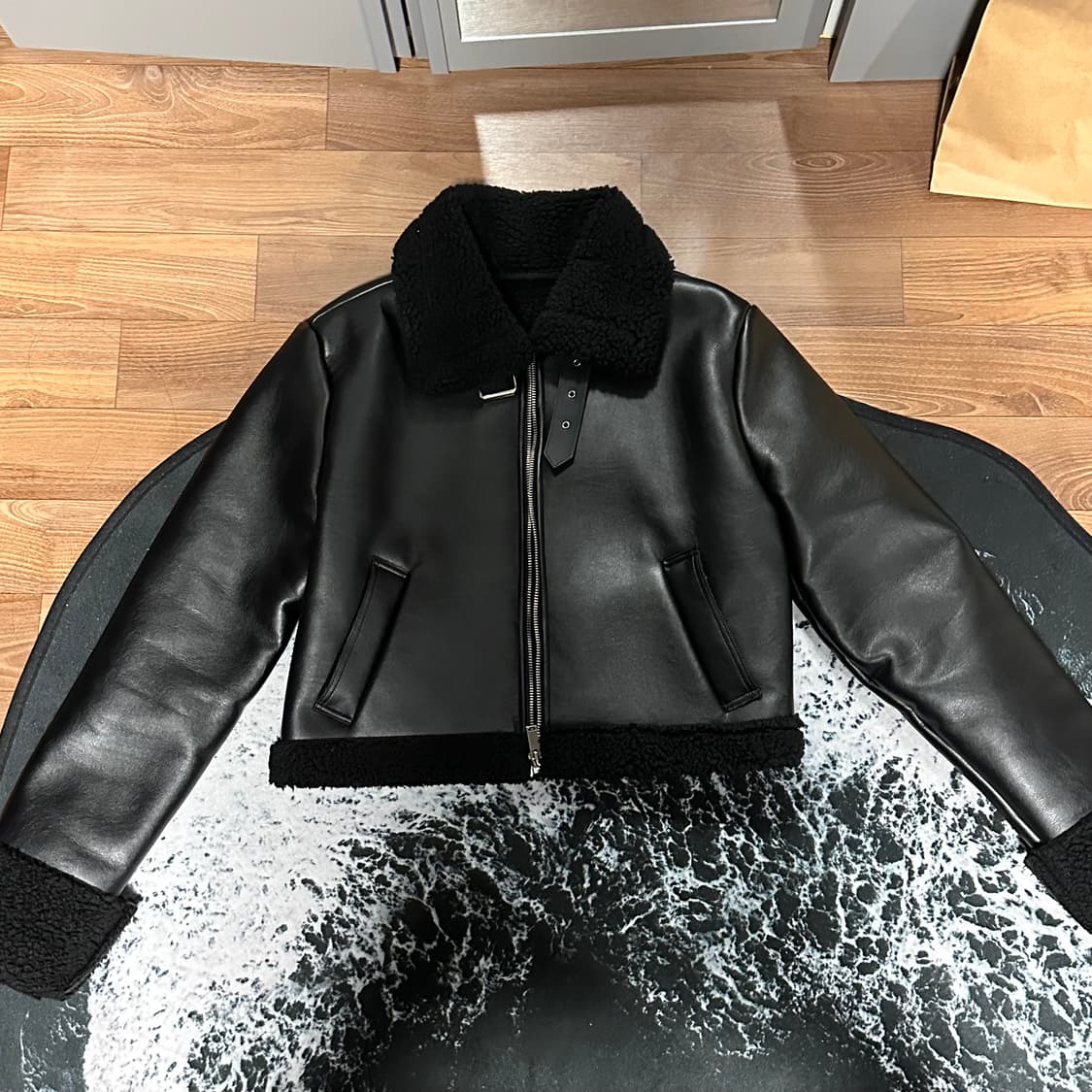 카키포인트 미니 무스탕 블랙 상품이미지2