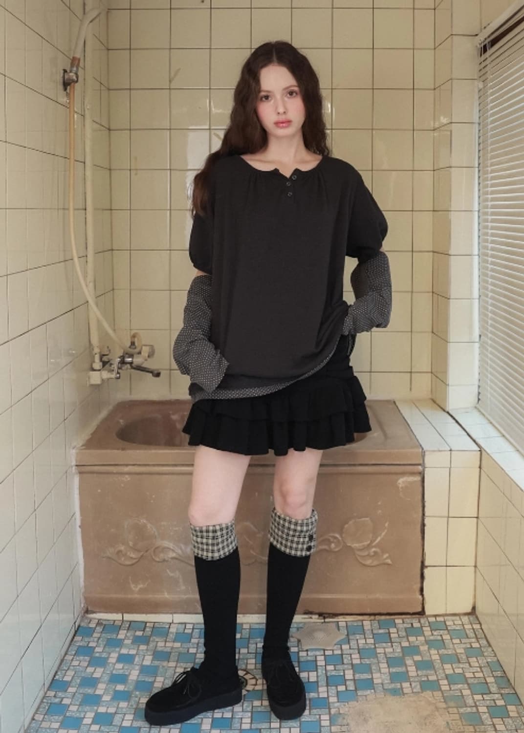 Back ribbon flare top / charcoal 상품이미지4