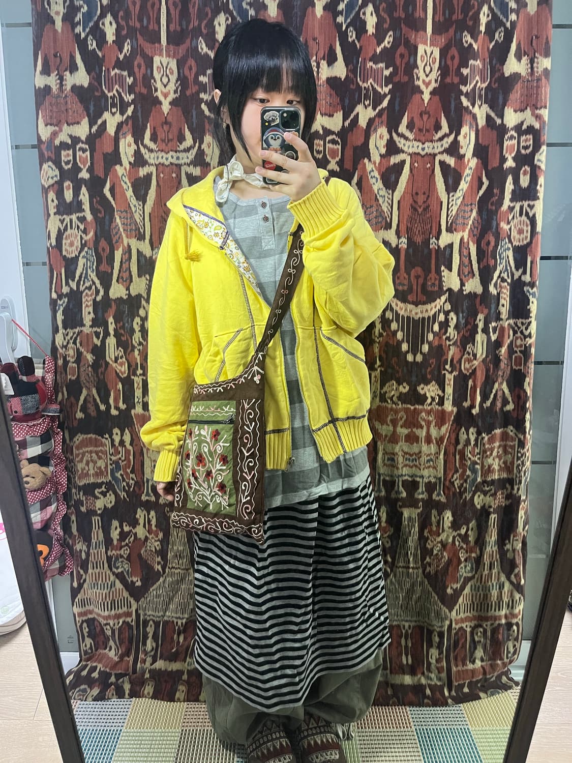 스웨이드 자수 크로스백 상품이미지4