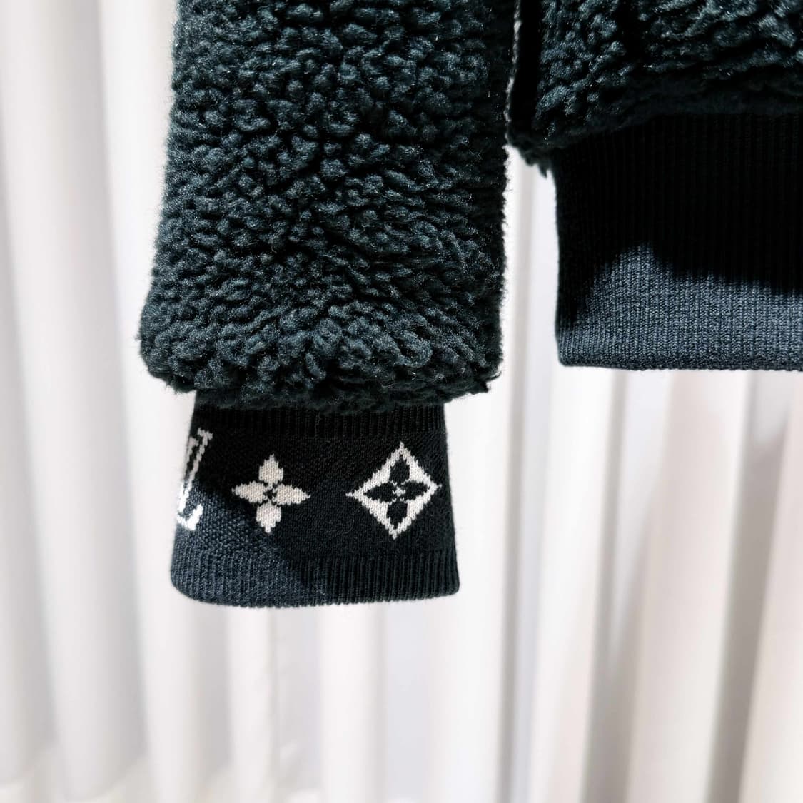 S / 루이비통 모노그램 레더패치 신상 그린 후리스 /26년 구매 상품이미지2