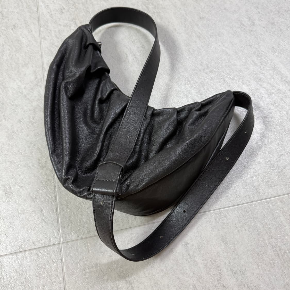 던스트 양가죽 호보백 크로스백 상품이미지2