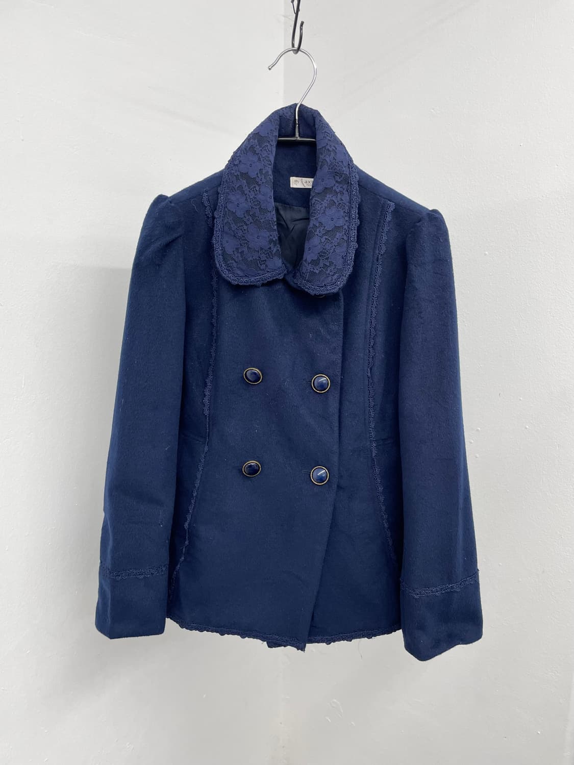 액시즈팜 네이비 레이스 버튼 코트 상품이미지1