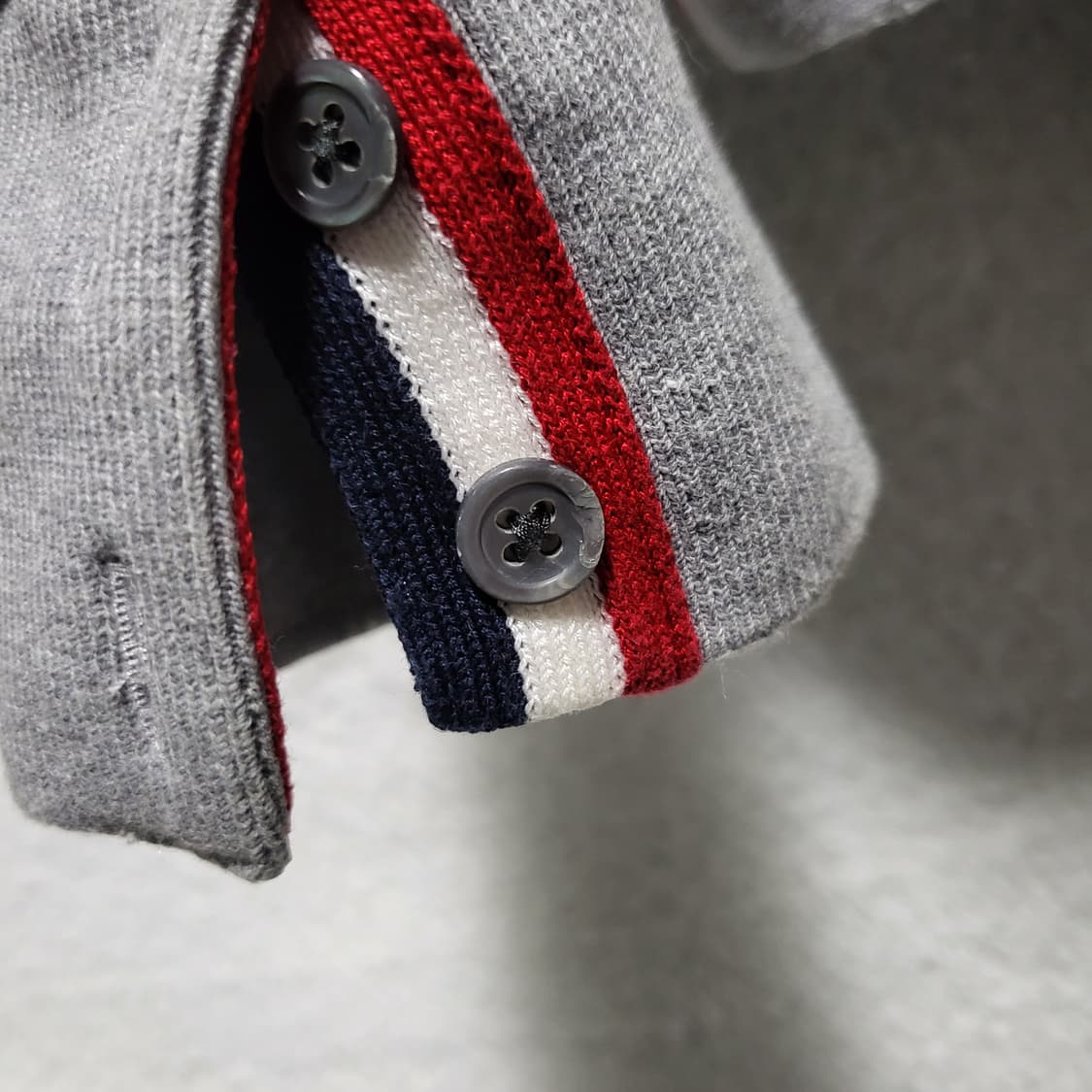 [백화점판] 3 / 톰브라운 백삼선 맨투맨 상품이미지7