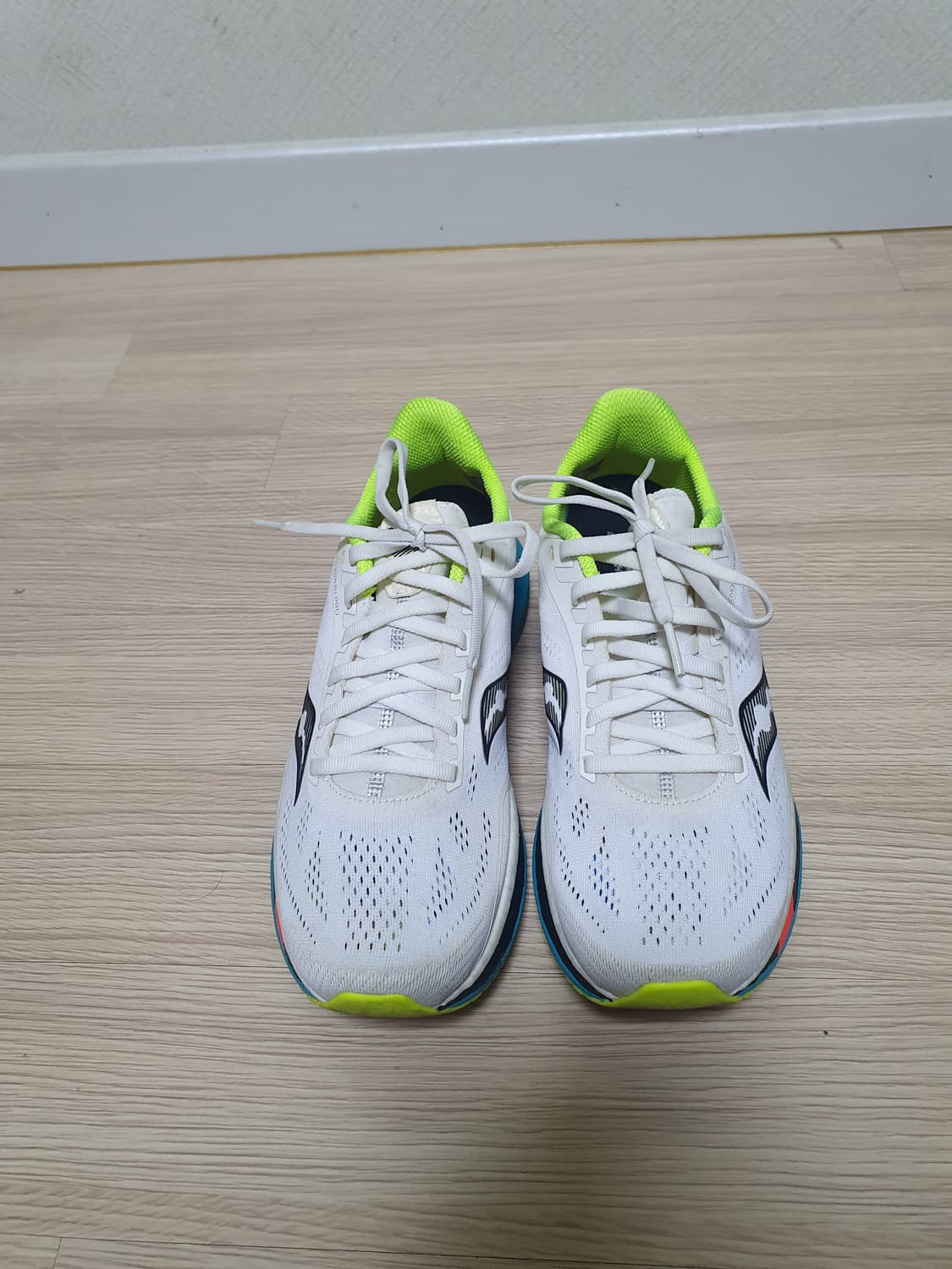 써코니 엔돌핀 프로 러닝화 255 상품이미지3