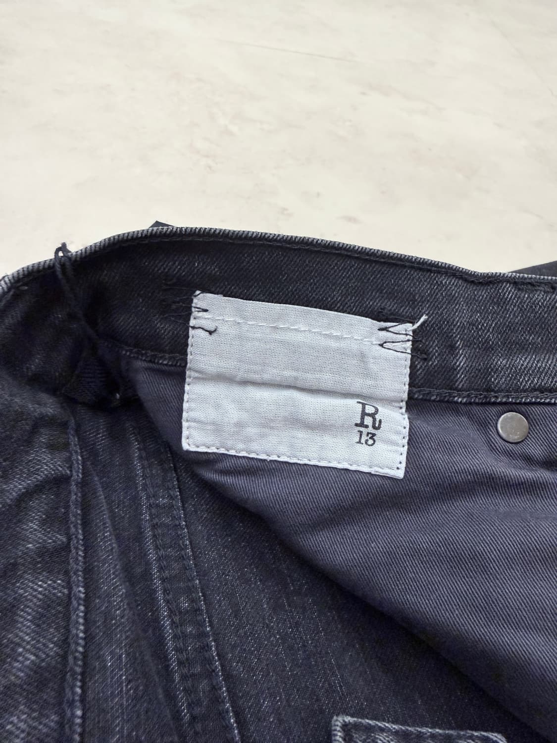 [32] R13 흑청 디스진 슬림스트레이트 상품이미지9