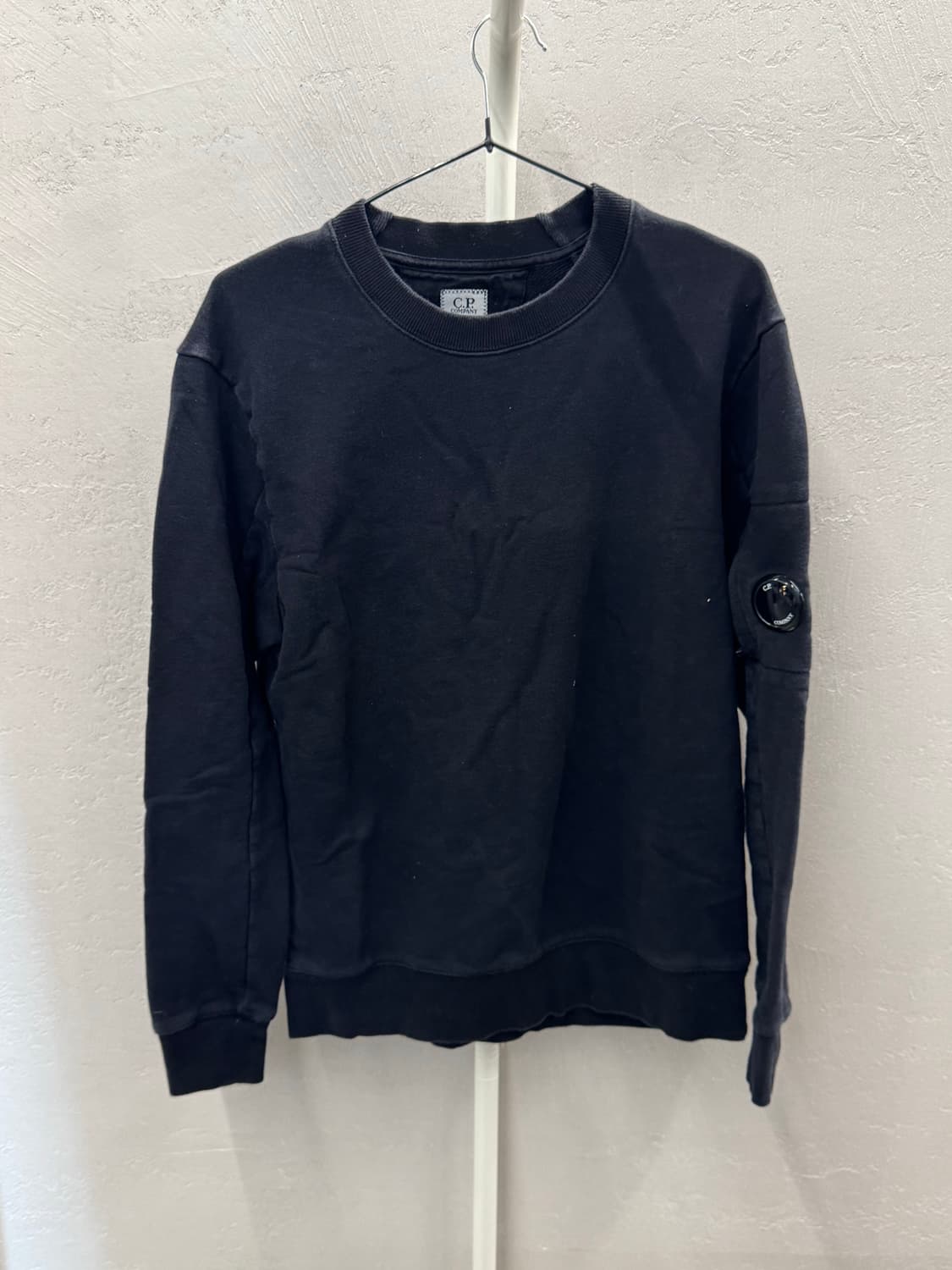 CP 컴퍼니 맨투맨 블랙 상품이미지2