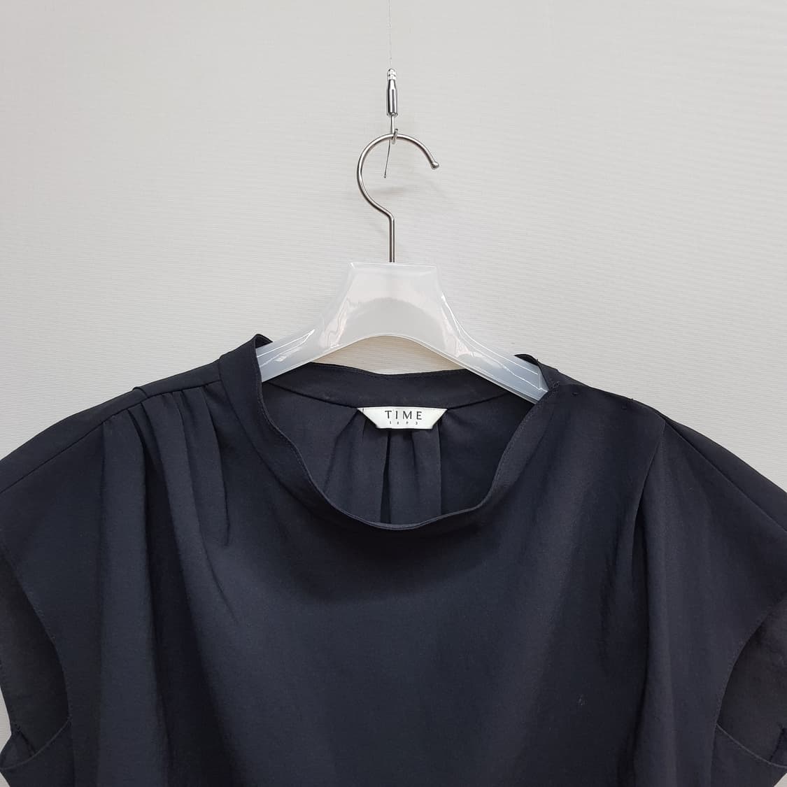 한섬 타임 2022 드레이프 슬리브 블라우스 82-94-160사이즈 상품이미지2
