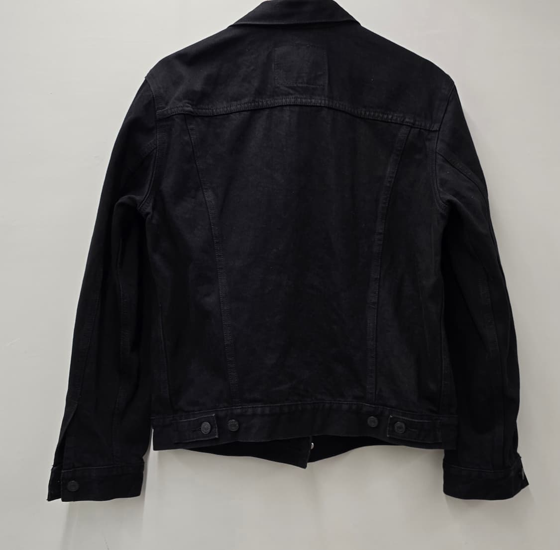 리바이스 블랙데님 트러커 자켓 
싸이즈 95 m 상품이미지2