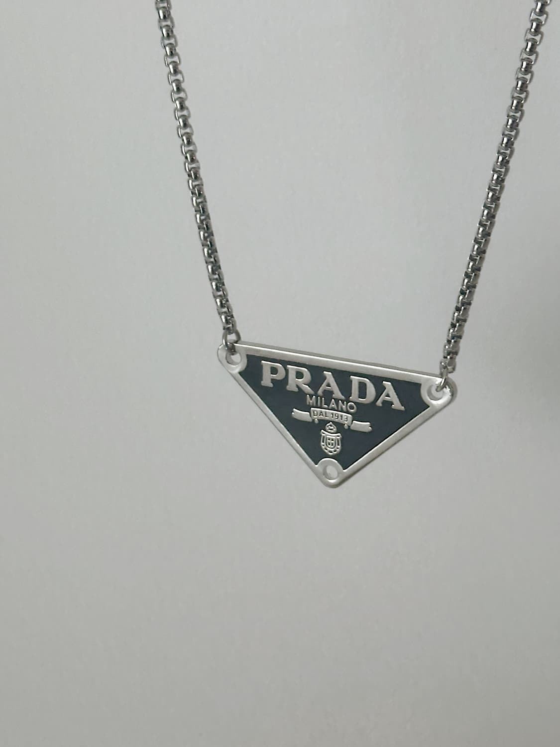 프라다 삼각로고 남자 롱체인 목걸이 (실버블랙) 상품이미지4