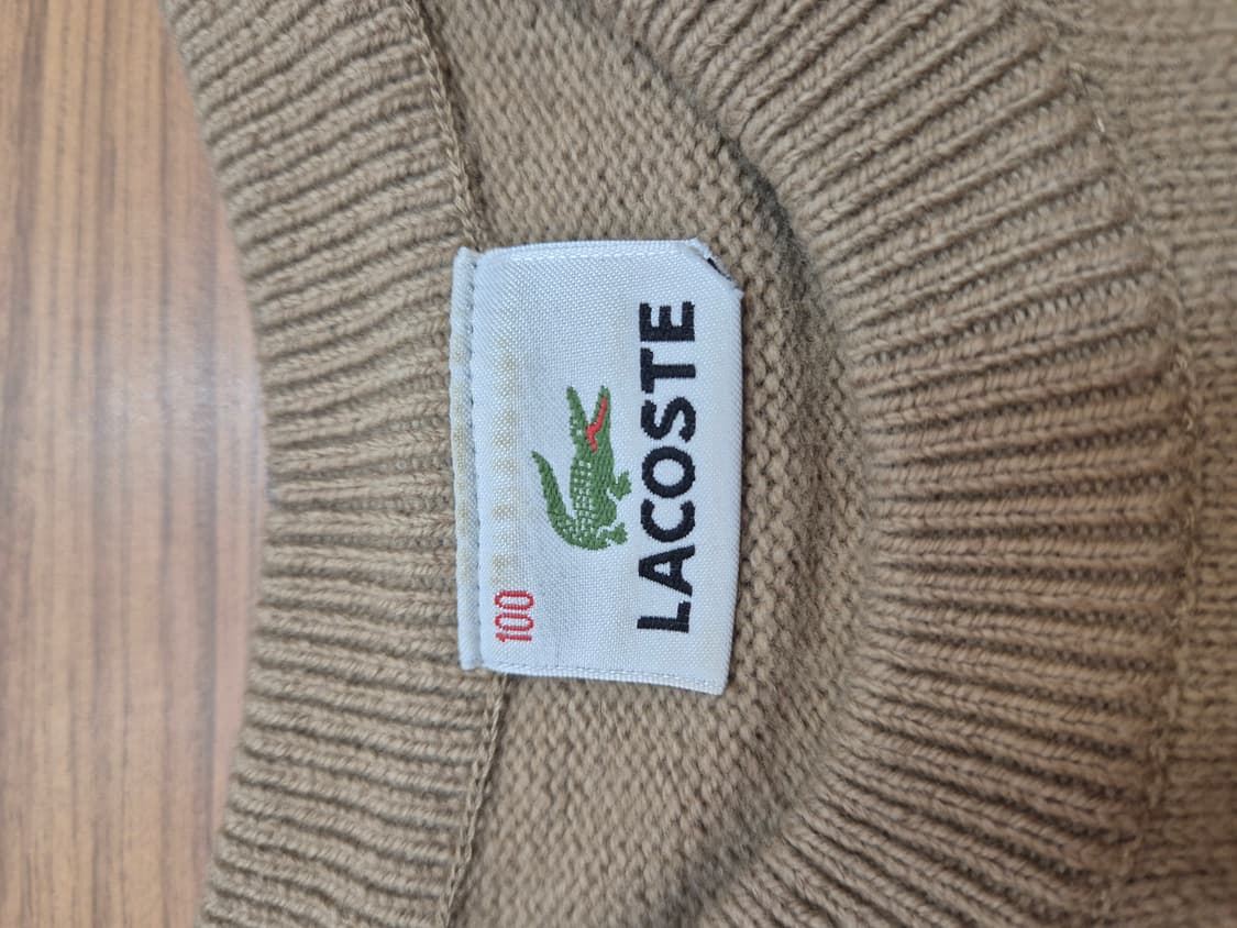 베이지색 라코스테 니트 판매합니다. 가슴둘레 100cm에 사이즈는 100 상품이미지5