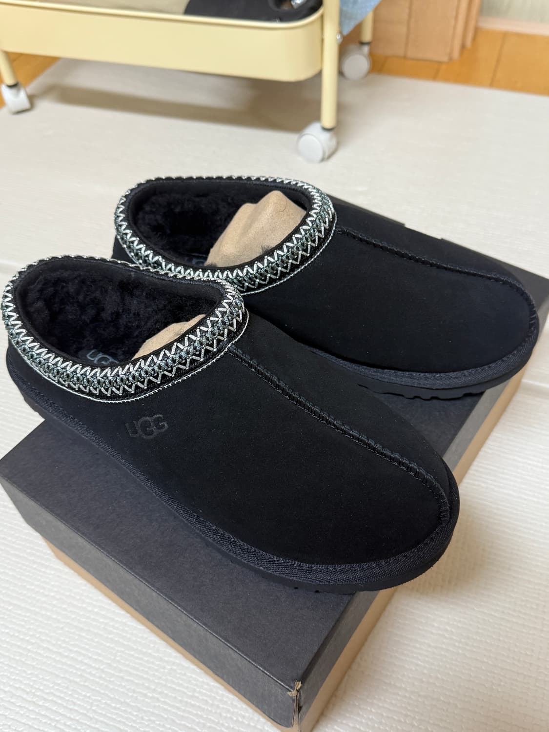 어그 타스만 블랙 ugg 상품이미지1
