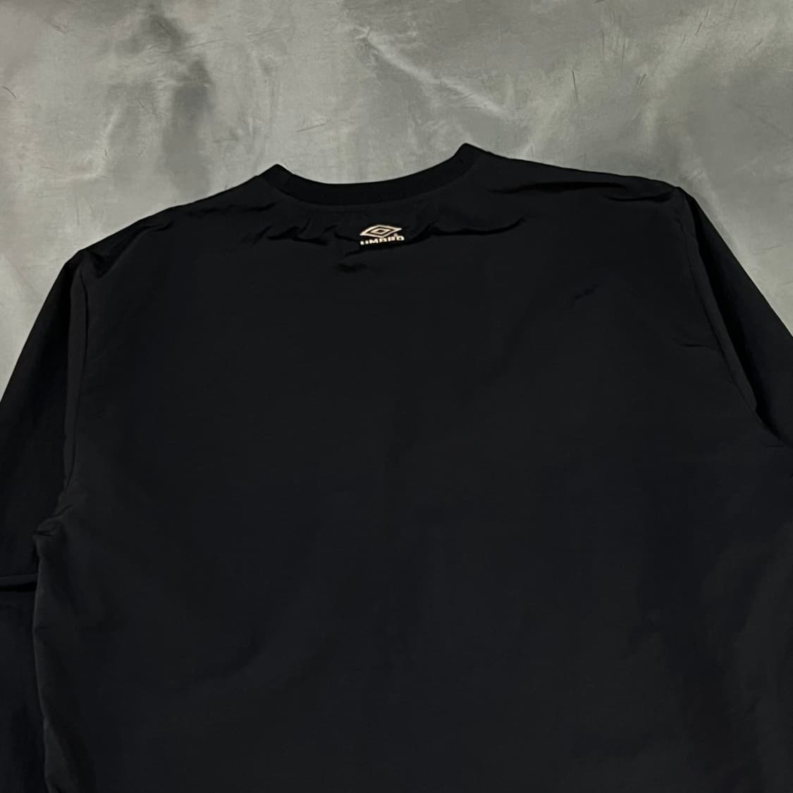  엄브로 자수 풀오버 웜업 y15850 상품이미지5