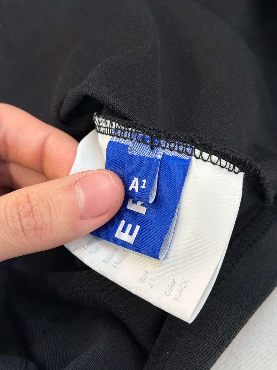 아더에러 21ss 테이프 로고 시그니쳐 라벨 롱슬리브 블랙 상품이미지7