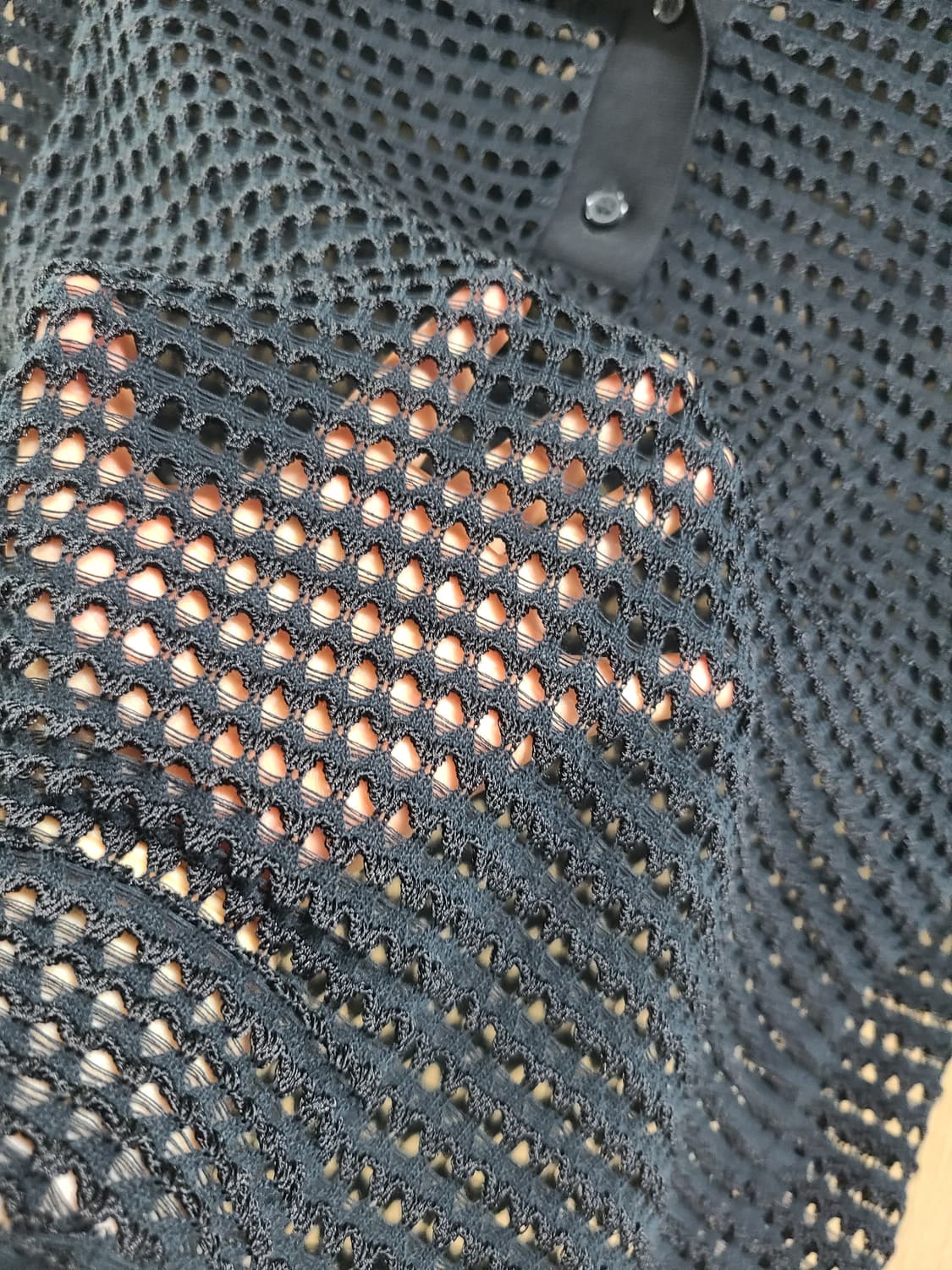 코스 블랙 펀칭 니트  상품이미지3