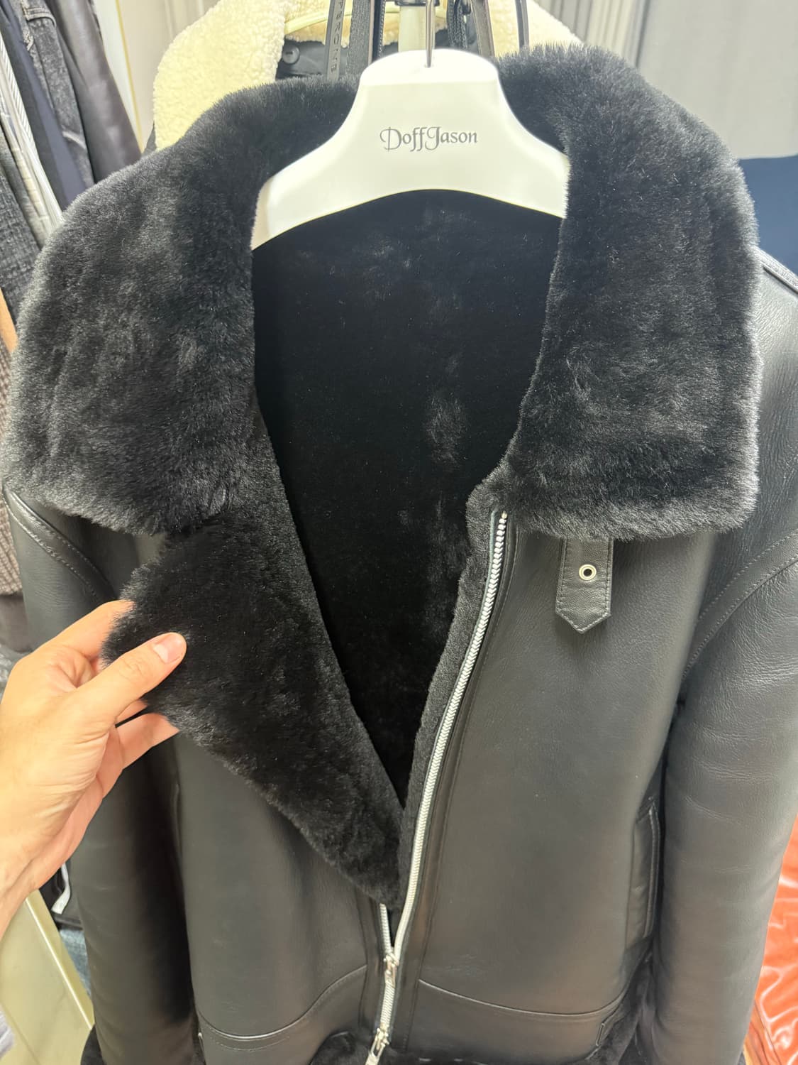 도프제이슨 오버사이즈 리얼 무스탕 블랙 L사이즈 팔아요. 상품이미지2