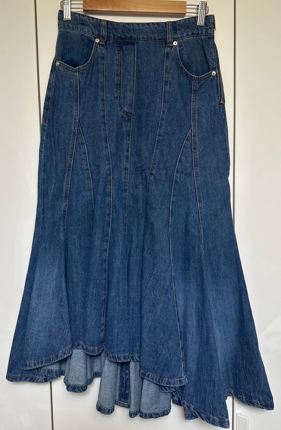 한섬시스템 청 데님 언발란스 훌 스커트 상품이미지2