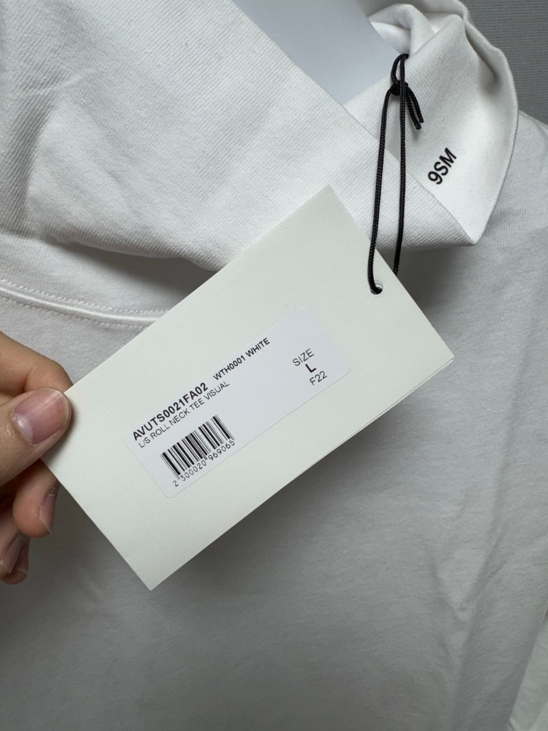 [L]alyx 화이트 롱슬리브 롤 넥 티 상품이미지3