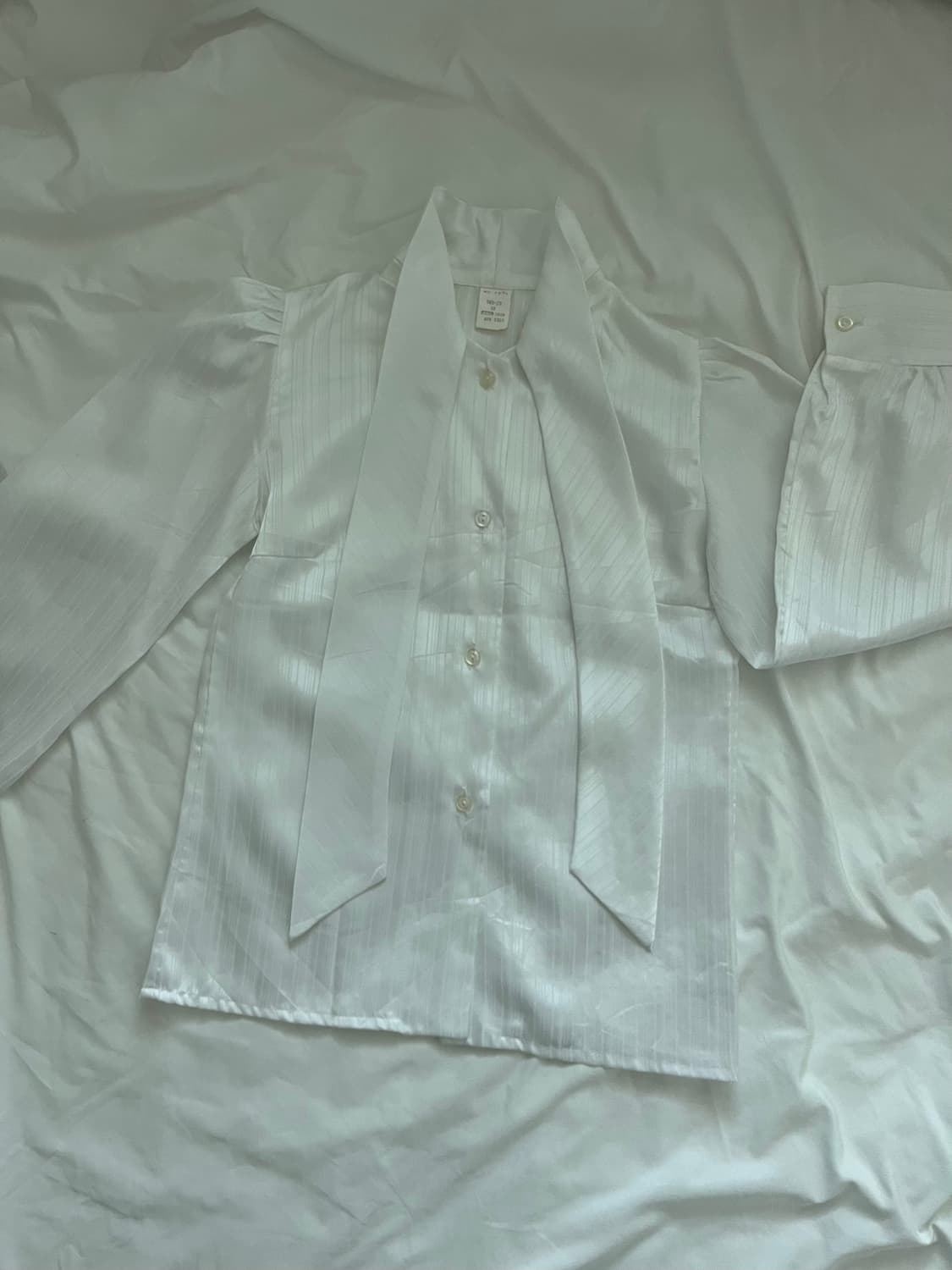 실크 타이 화이트 블라우스 상품이미지1