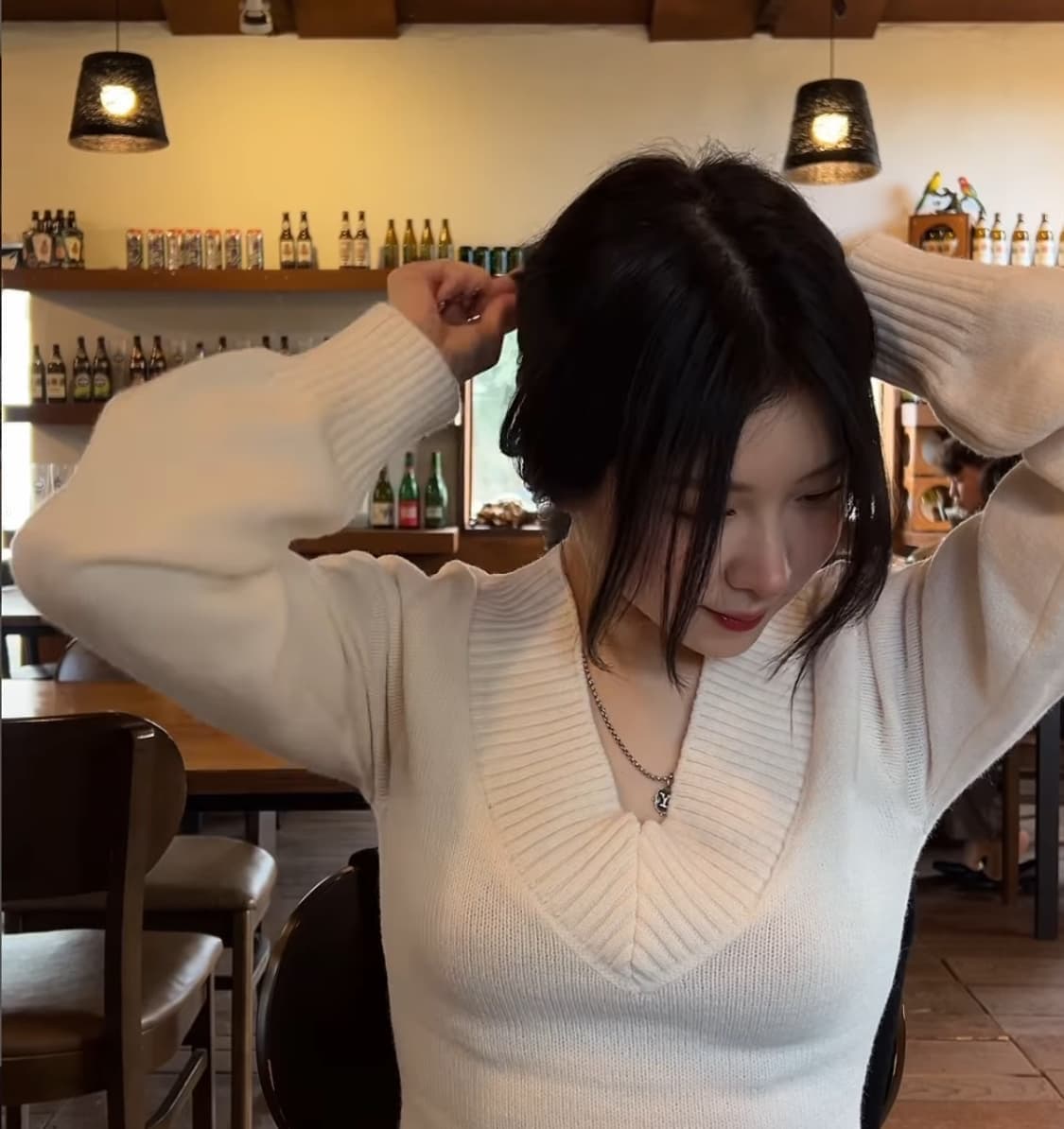 하이버넷 브이넥 니트 (백예린 착용) 상품이미지2