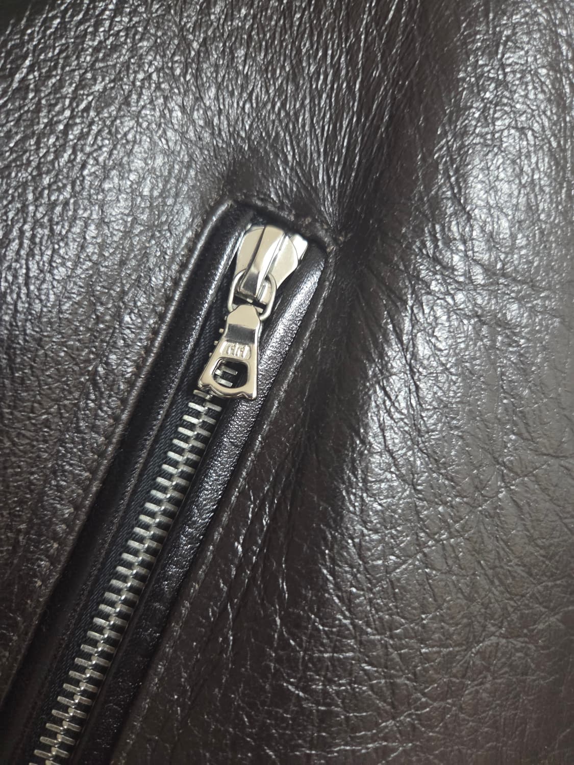 디아프바인 다크 브라운 라이더 무스탕 상품이미지3