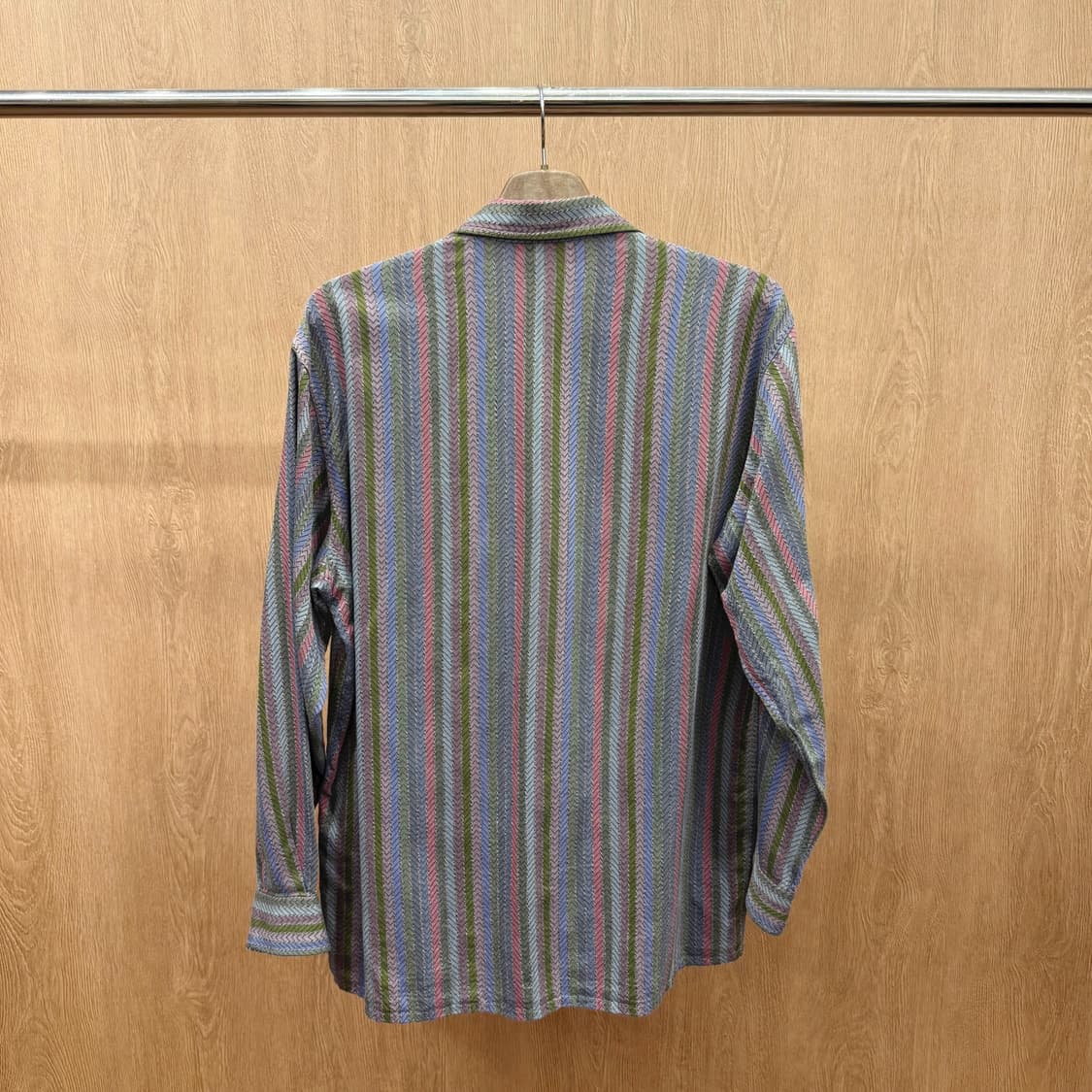 미쏘니 오픈카라 셔츠 헤링본 스트라이프 패턴 디테일 멀티컬러 상품이미지3